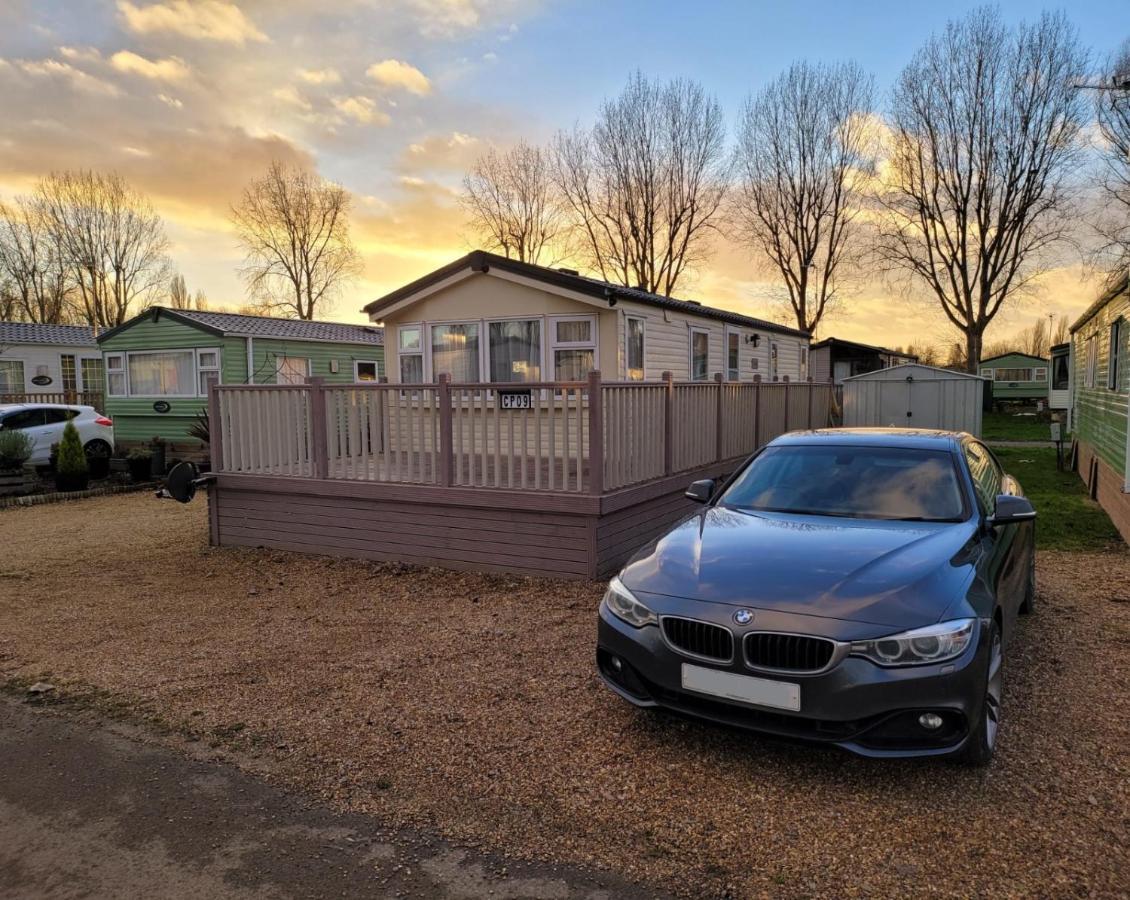 Lovely Static Caravan At Billing Aquadrome Villa Northampton Dış mekan fotoğraf